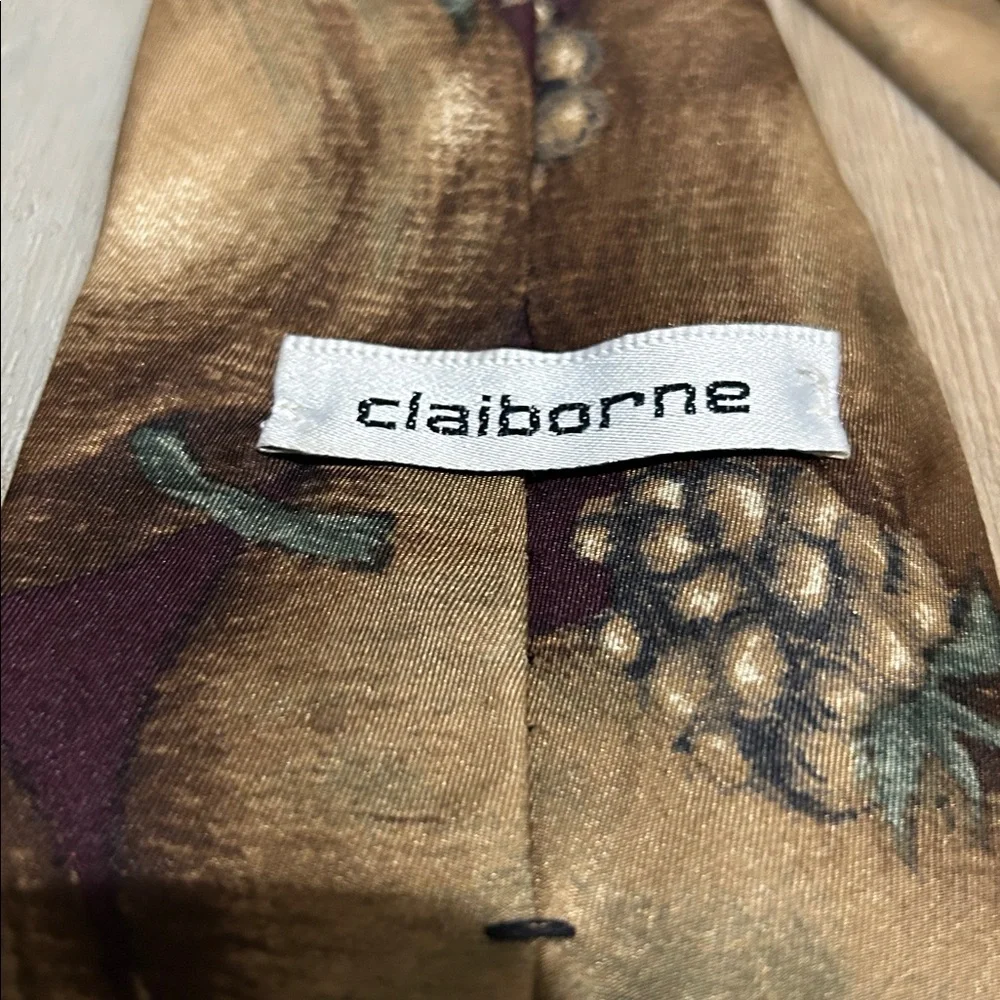 Vintage Claiborne Men’s Gold Purple fruit Patterned Tie 100% Italian Silk Career - Picture 2 of 7